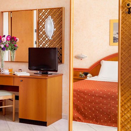 Hotel Gabriella Диано Марина Екстериор снимка