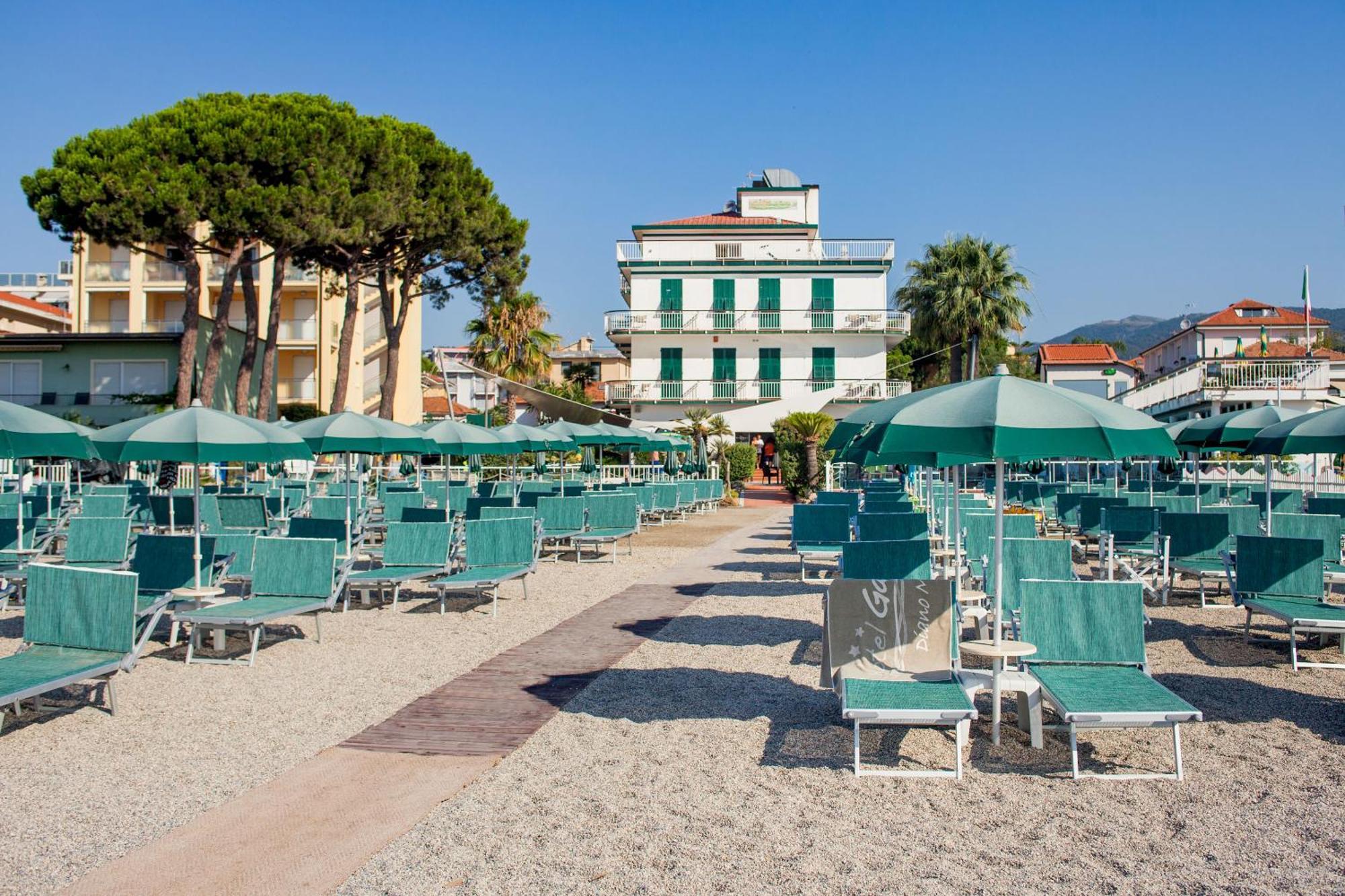 Hotel Gabriella Диано Марина Екстериор снимка