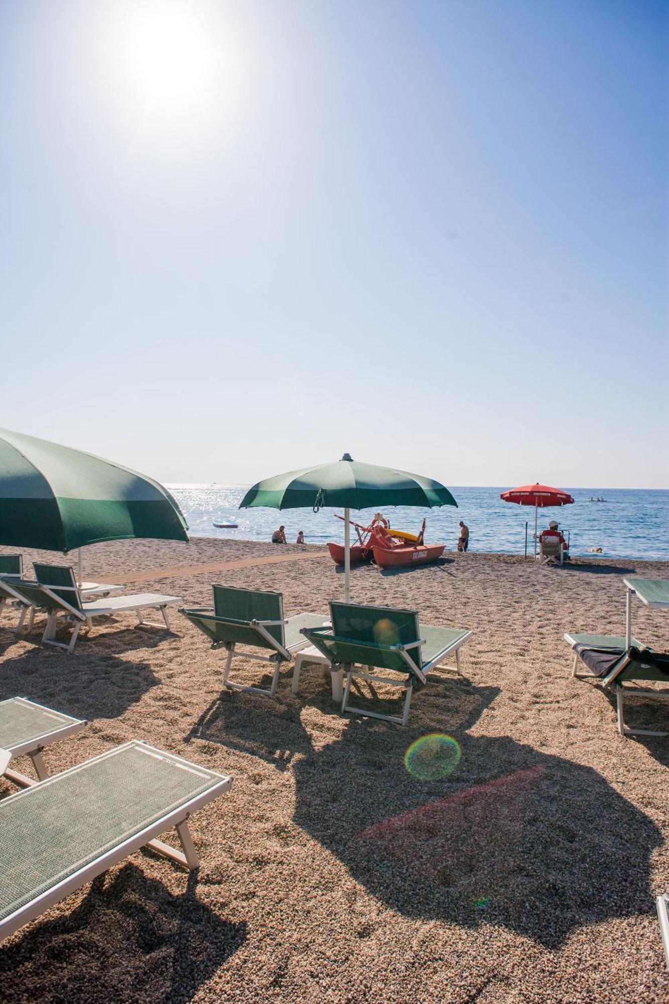 Hotel Gabriella Диано Марина Екстериор снимка