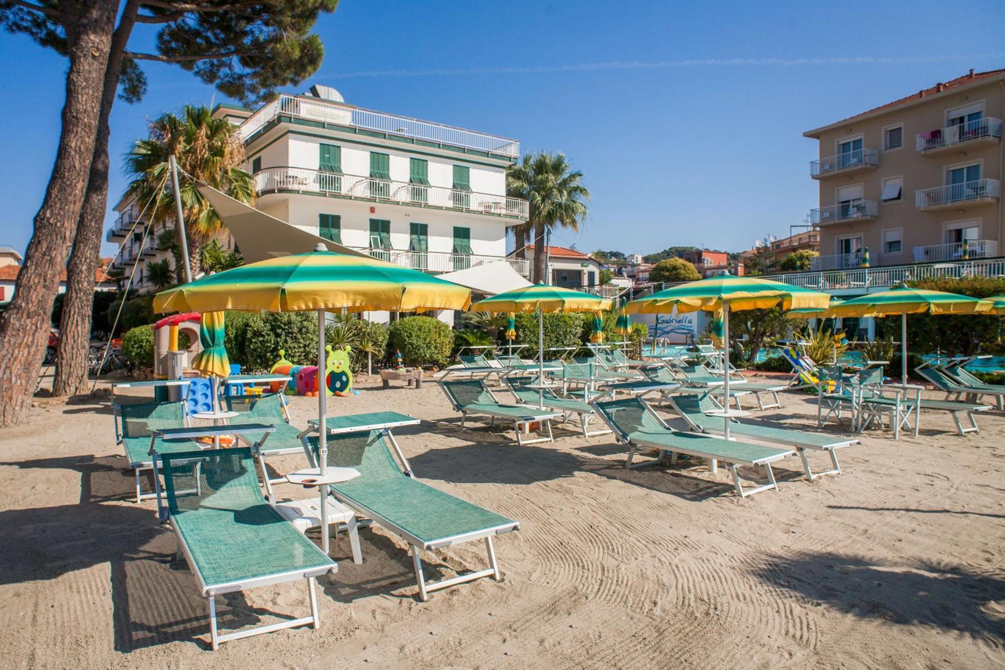 Hotel Gabriella Диано Марина Екстериор снимка