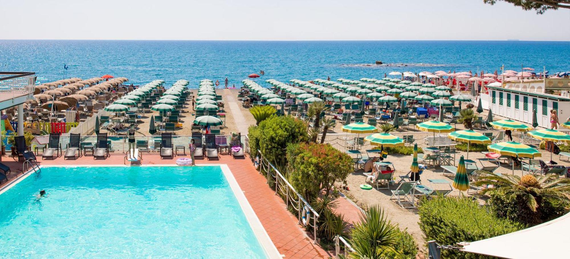 Hotel Gabriella Диано Марина Екстериор снимка