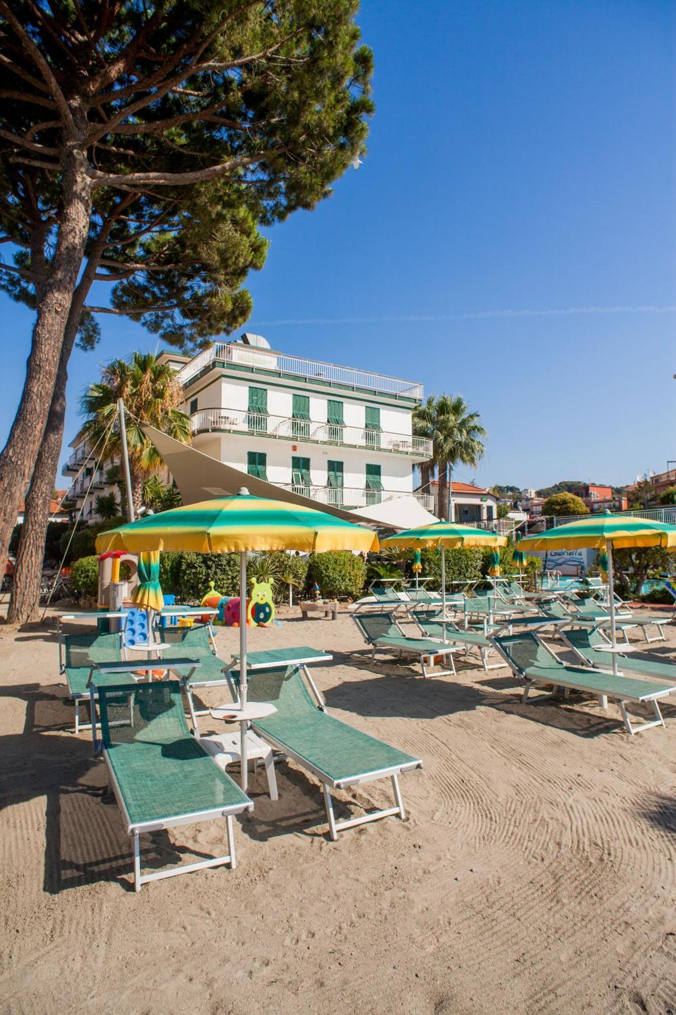 Hotel Gabriella Диано Марина Екстериор снимка