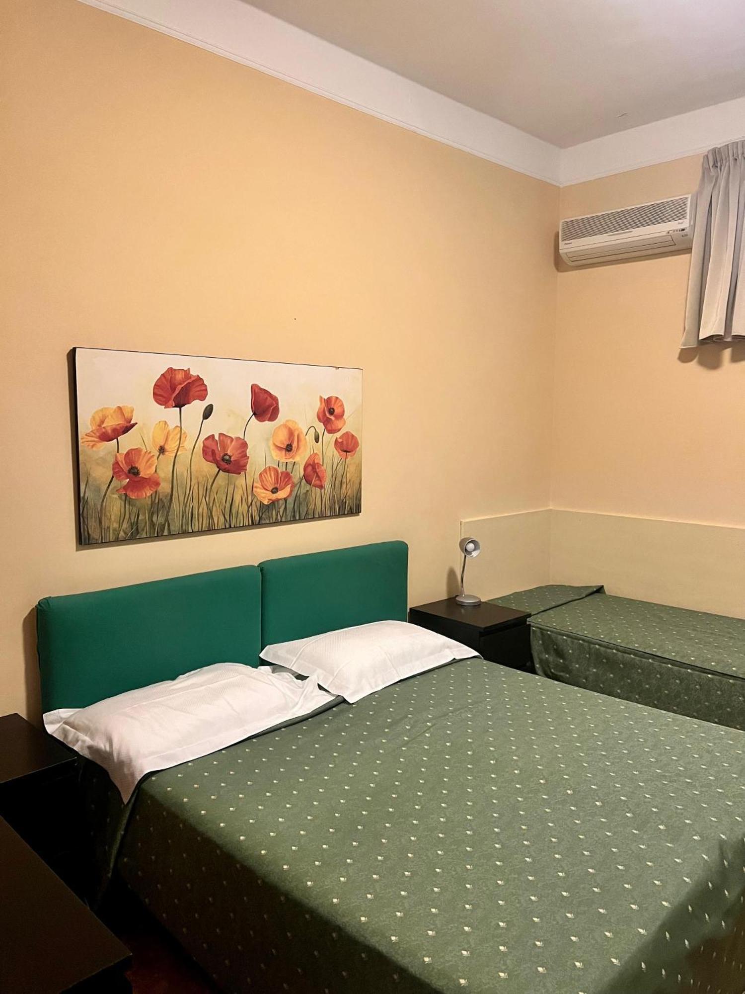 Hotel Gabriella Диано Марина Екстериор снимка
